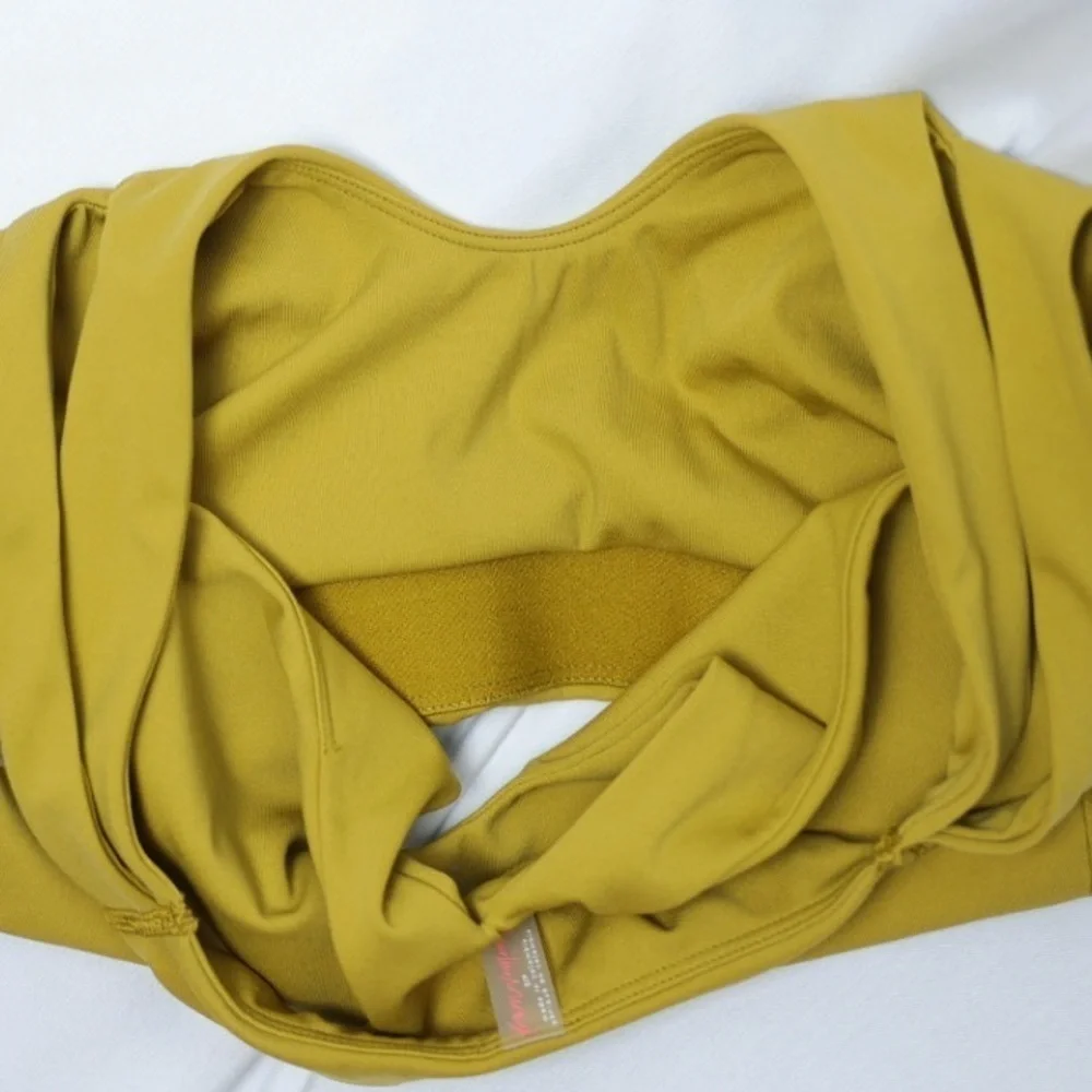 🅽🅴🆆 𝓕𝓻𝓮𝓮 𝓟𝓮𝓸𝓹𝓵𝓮 Movement racerback marigold sports bra, size XS